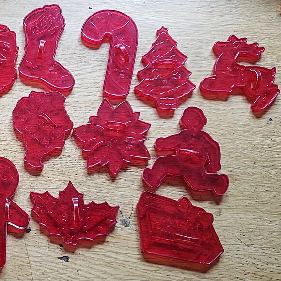 Collection of Vintage Cookie Cutters: HRM Assortment and Metal Assortment - Picture 2 of 7